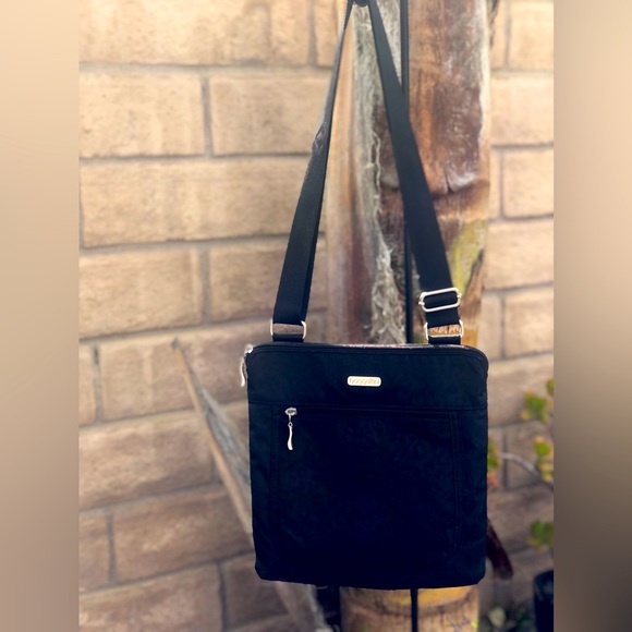 Baggallini Go Bagg Crossbody, Black Cheetah Print - Picture 1 of 4